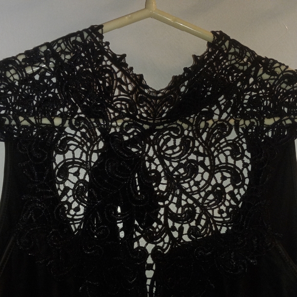 Spandex black tank with lace that looks like leather - Picture 2 of 6
